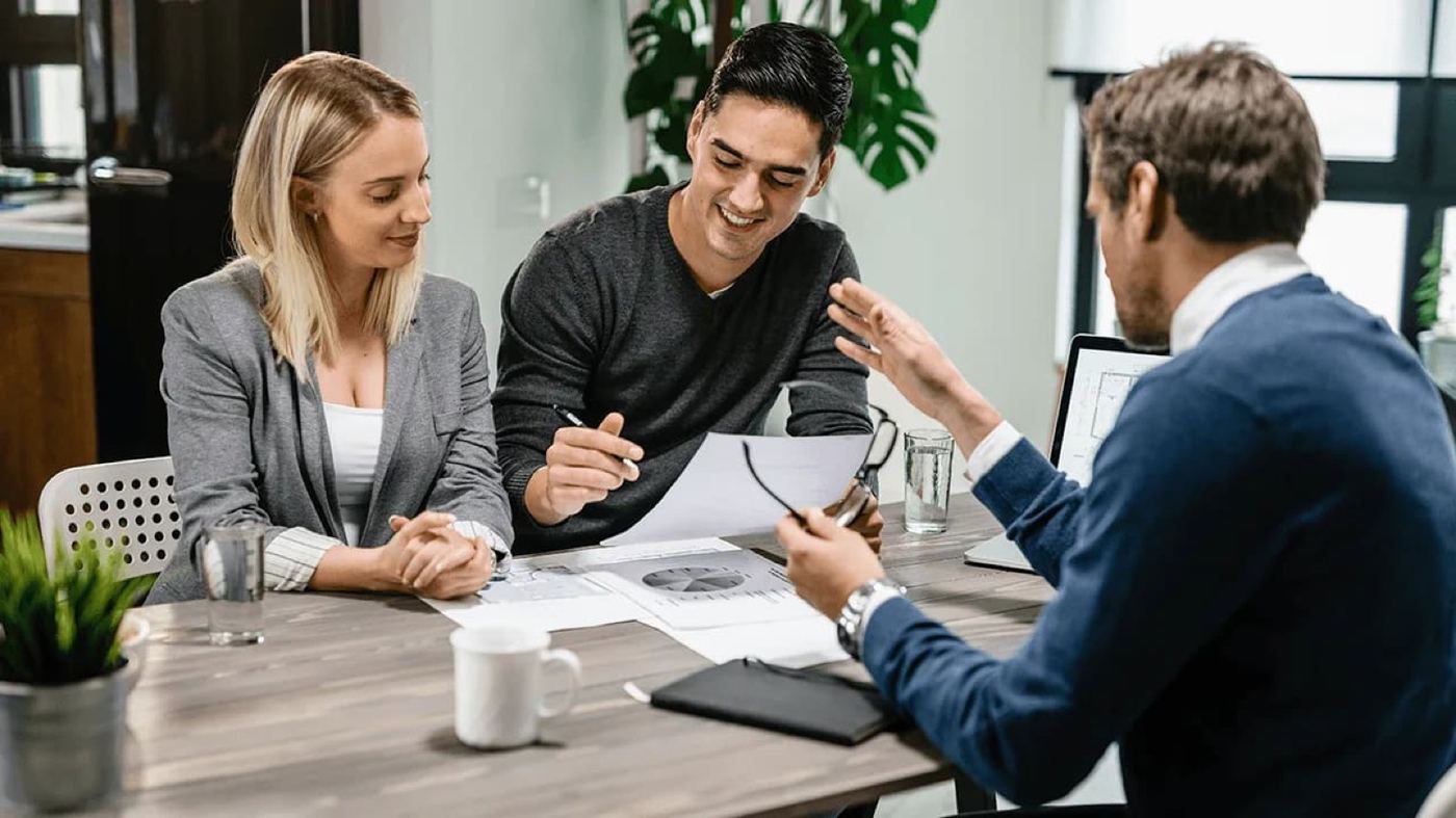 Plano de tratamento sendo apresentado e compreendido em consultório
